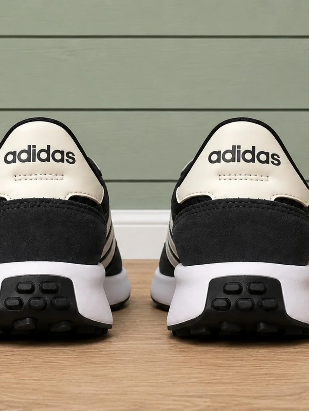Adidas Run 70s Sneaker Running Shoe Black White Size 7.5 NWT